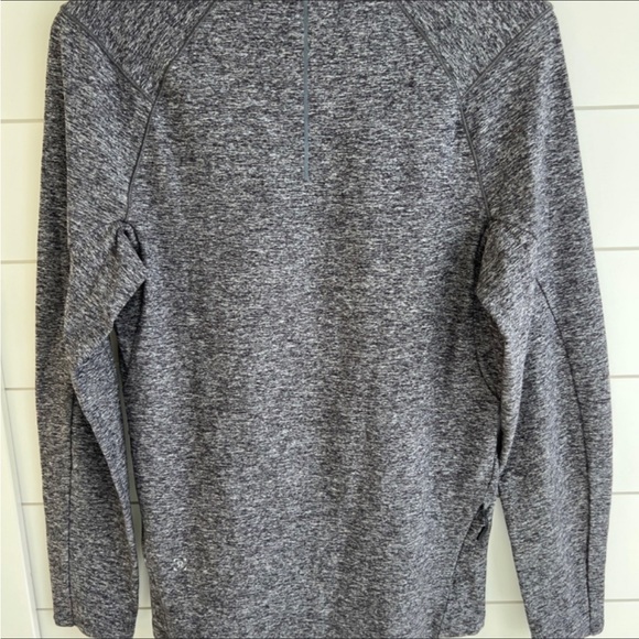 Men’s Lululemon Grey Charcoal Stretch Long Sleeve Size XS w/ side zip pocket - Picture 2 of 4